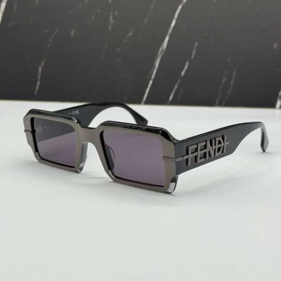 NEW FE40073U 05A FENDI SQUARE BLACK GREY FENDI SUNGLASSES